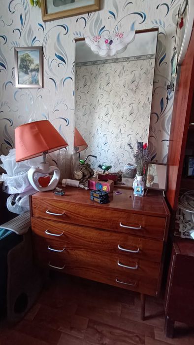 Трюмо с зеркалом