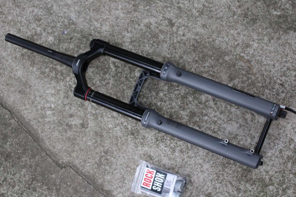 RockShox ZEB Ultimate Charger 3 RC2 29" DebonAir+ 190mm Tapered Boost