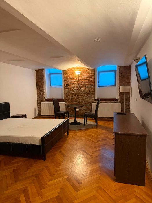 Inchiriez apartament cu utilitati incluse in pret,  studio, in centrul Brasovului, George Baritiu 18, minim 6 luni