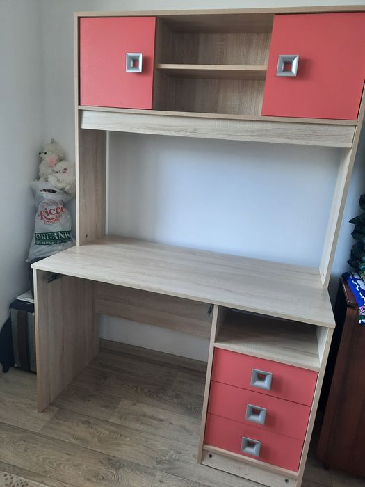 Уголок для школьника, письменный стол