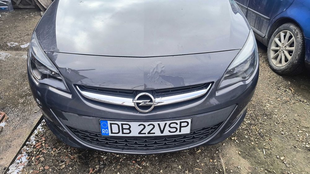 Vând Opel Astra j