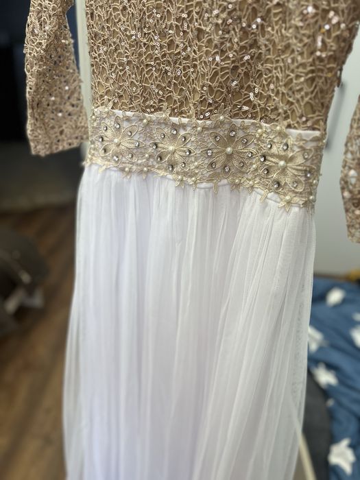 Нарядное красивое платье