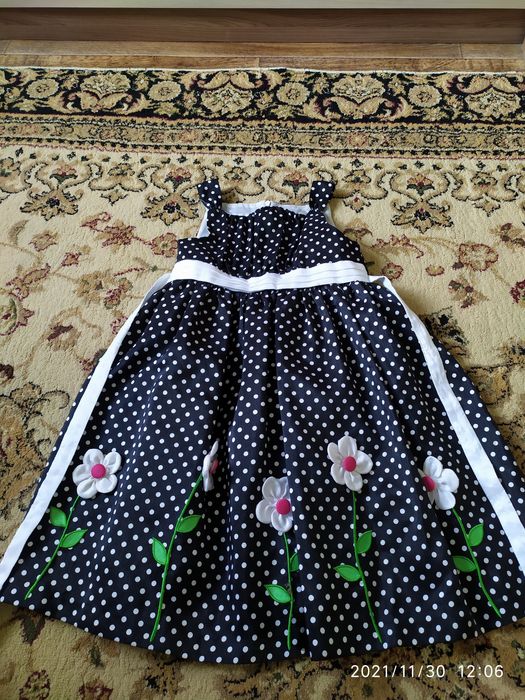 Платье в горошек очень красивое