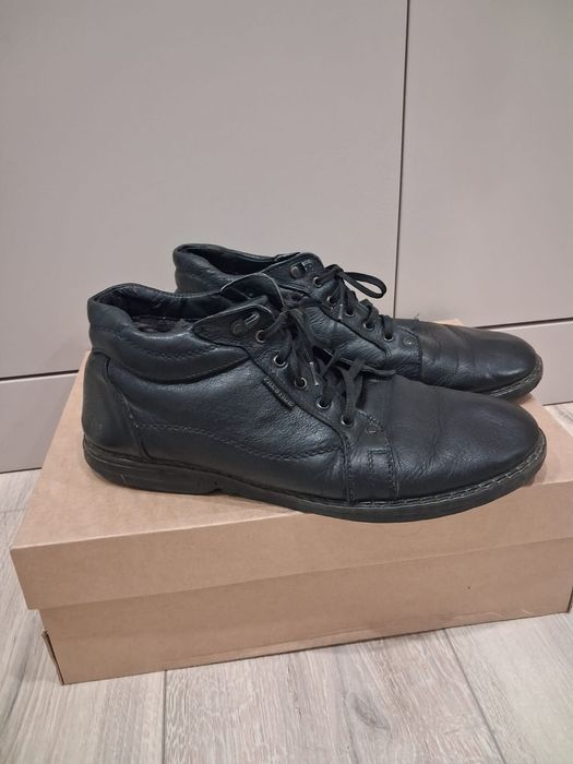 Продам зимнюю мужскую обувь