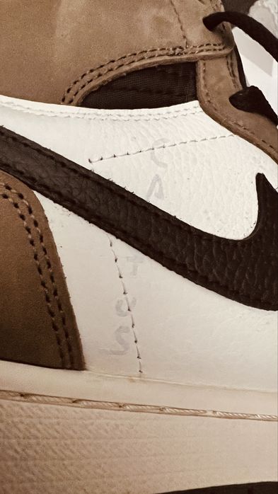 JORDAN 1 Retro High OG Travis Scott