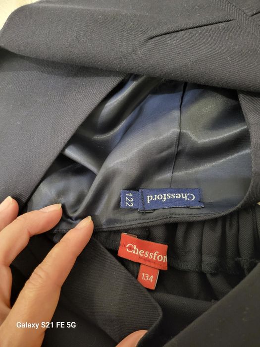 Продам жилет и юбку на девочку