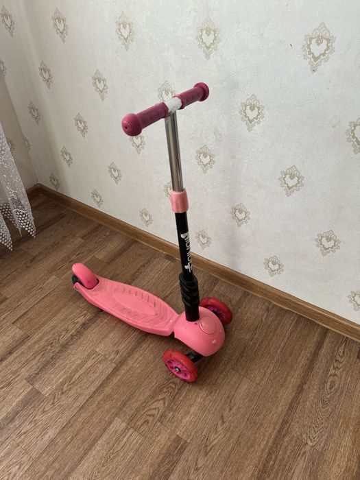 Продаю самокат для девочки