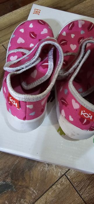 Запазени обувки и ботиши за момиче