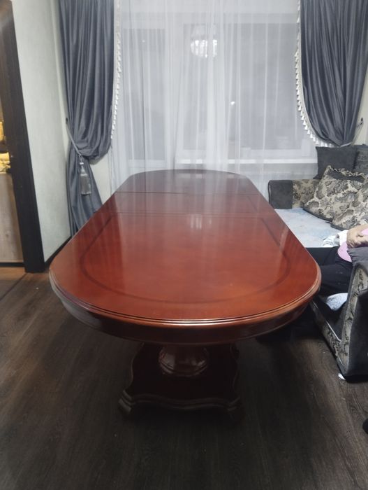 Стол со стульями