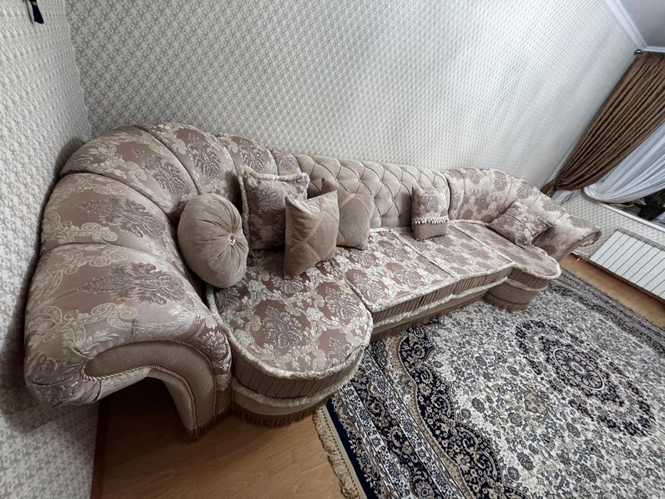 Диван в хорошем состоянии