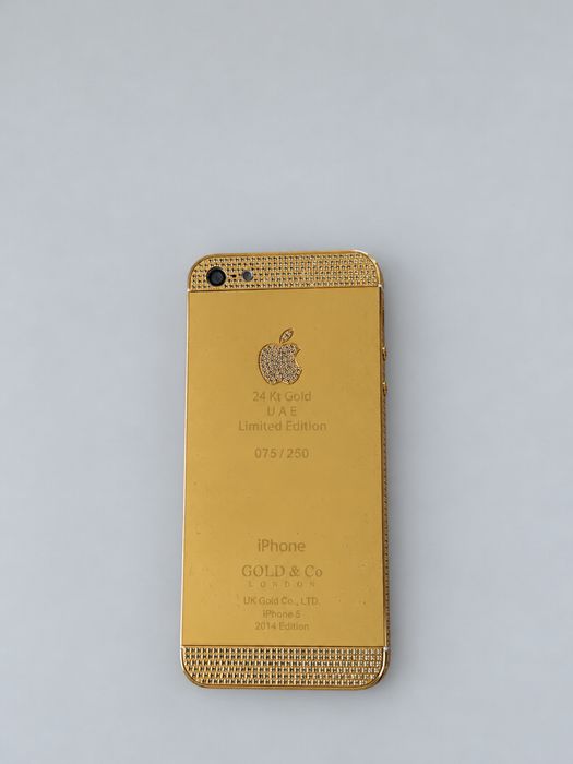 Продавам iPhone 5 - Gold & Co. London 24Kt Gold UAE Limited Edition № 075/250