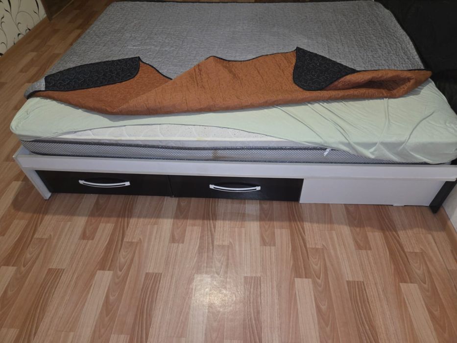 Продаю кровать 160*200