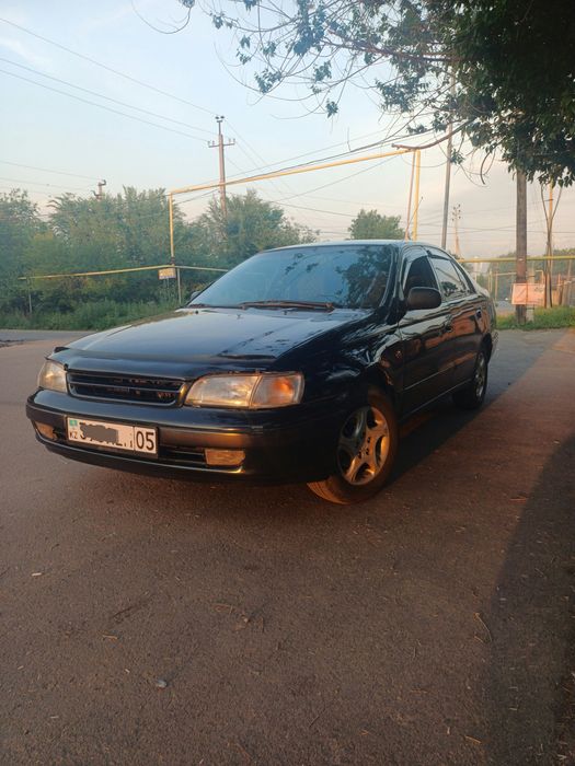 Toyota Carina E green