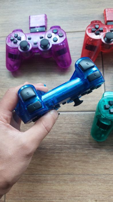 PlayStation 2 controller fără fir , wireless  , compatibile cu console de PlayStation 1 și PlayStation 2   .  Ps1  ps 2      ps 2   ps 1