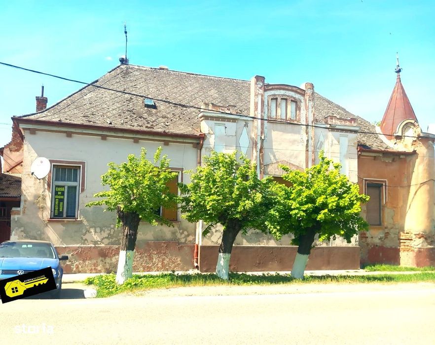 Casa solida, evreiasca , Sacuieni, gradina mare