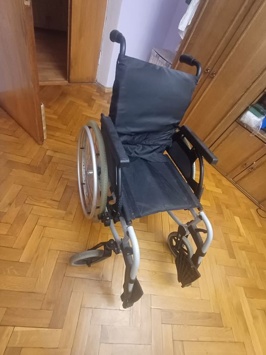 Продам инвалидную коляску