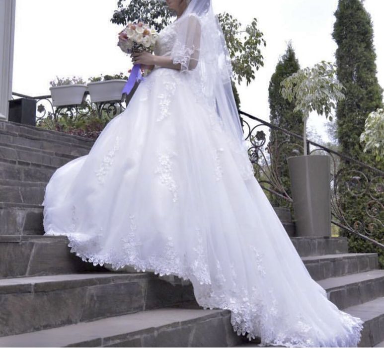 Продам свадебное платье с салона Raziya