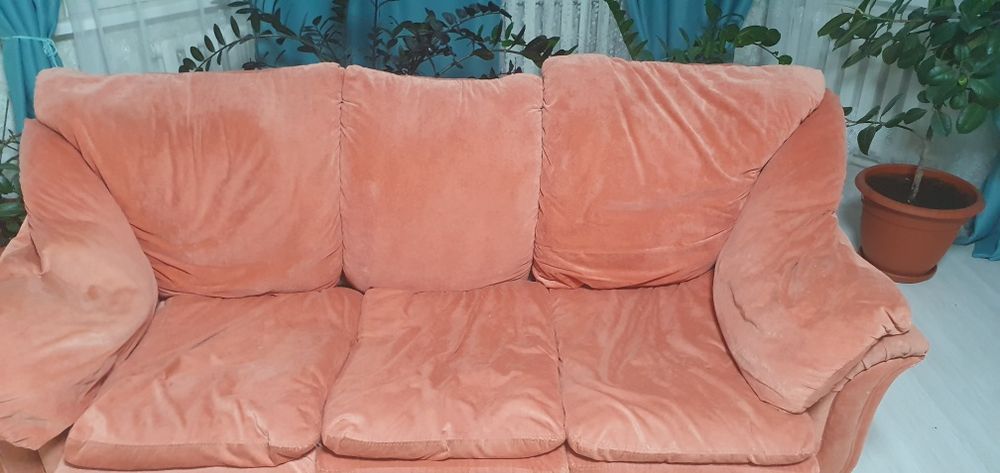 Диван с двумя креслами б/у