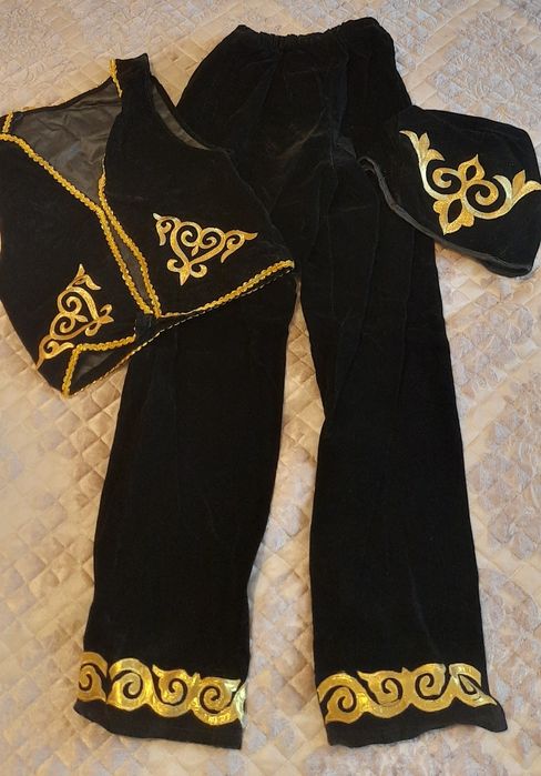 Продам новогодние и казахские национальные костюмы