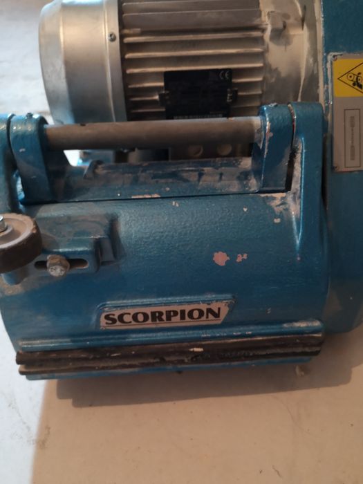 Продавам машина за циклене на паркет.