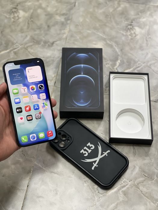 Продам iphone 12 PRO MAX