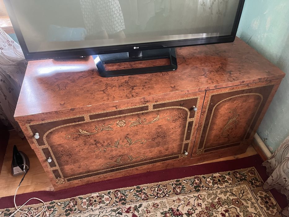 Продам 2 телевизора с подставкой