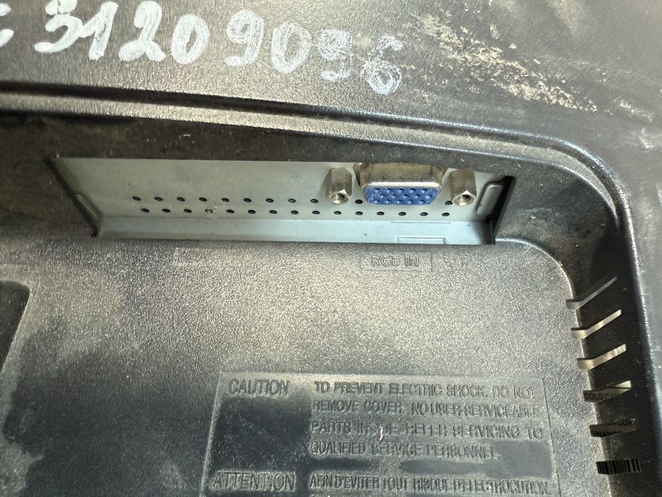 Монитор Samsung VGA