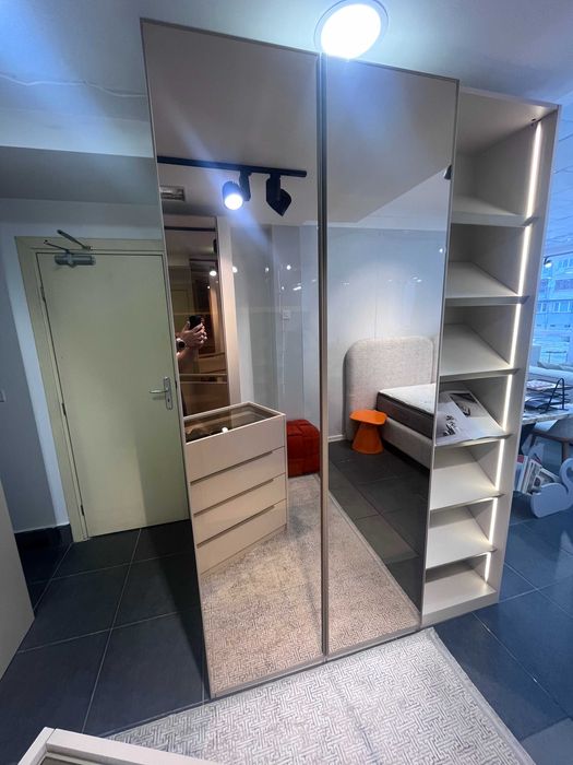 Модулен гардероб с рафтове и LED осветление – 30 см