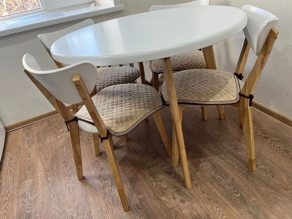 Стол обеденный со стульями