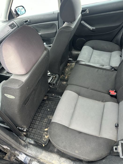 Vand golf 4 motor 1’4 bezina acte valabile un an 2001