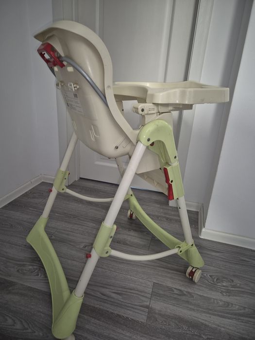 Vând scaun de mâncare bebe