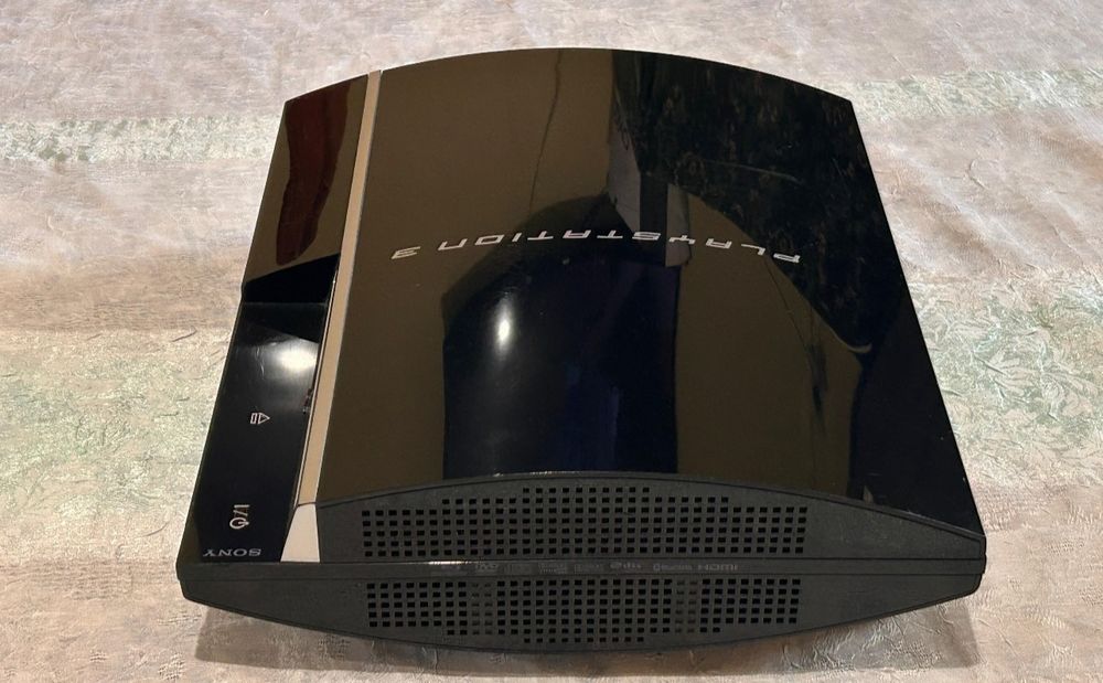 Vând PlayStation 3 Phat