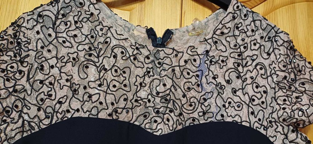 Луксозна Рокля с Дантела посипана с Бляскави Камъчета!НОВА с Етикет!