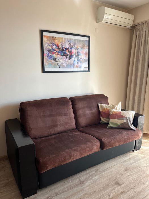 Разтегателен диван от кадифе