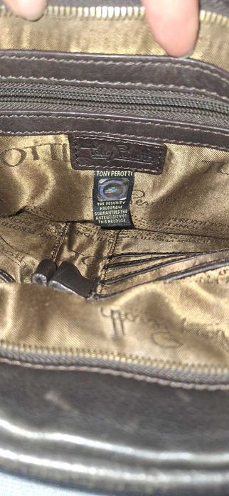 Geantă din piele, Tony Perotti