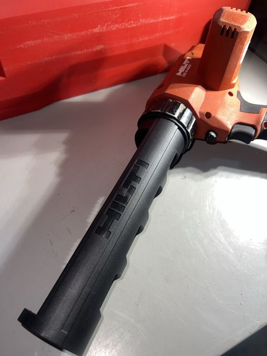 Дозатор для герметика hilti