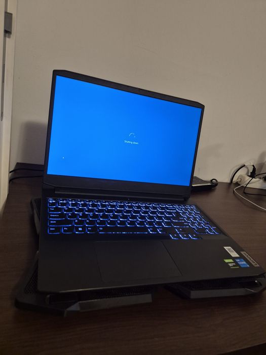 Vând laptop Lenovo IdeaPad Gaming 3