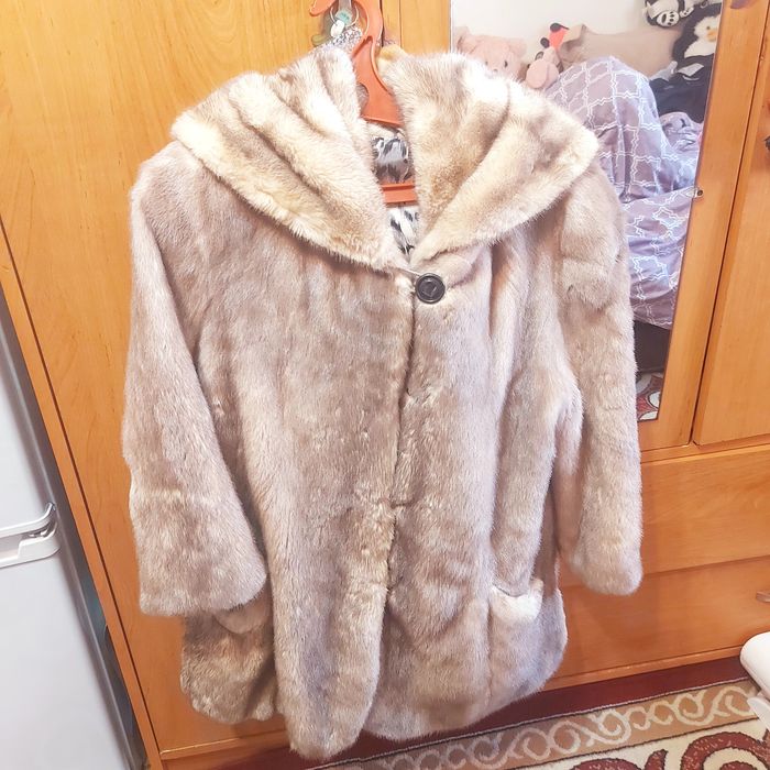 Продам норковую шубку.