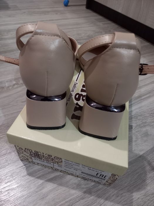 Продам туфли новые