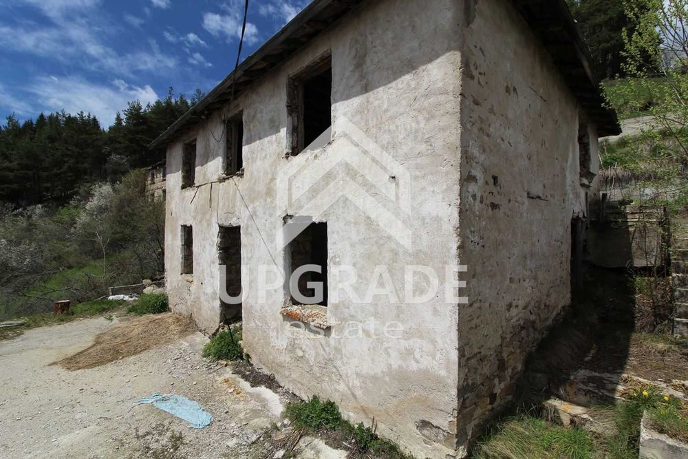 Каменна къща в с.Зорница до Чепеларе