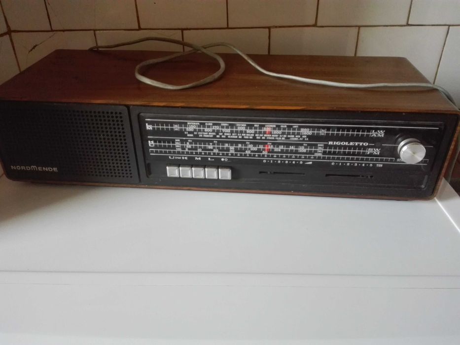 Радио  VEF 206 , NORD MENDE U 106 и лот  фонокарти.