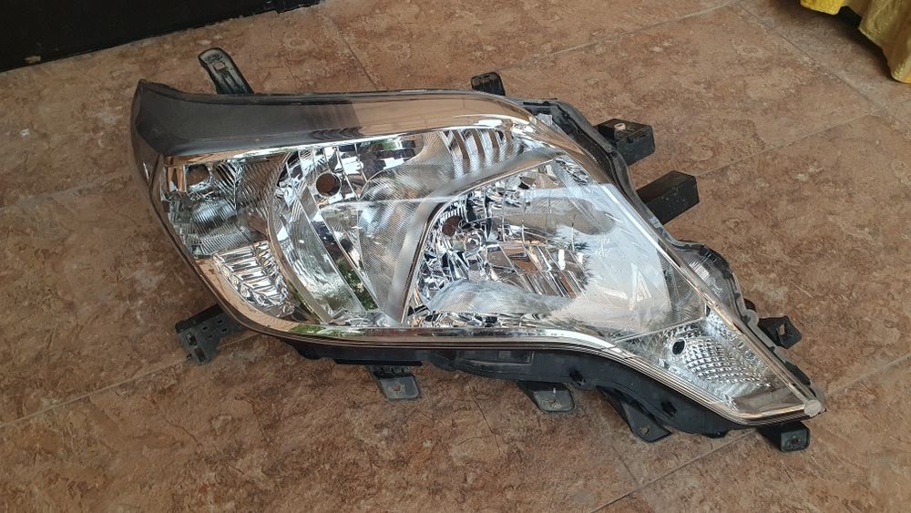 Продам фары на Прадо 150