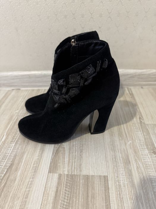 Продам женские ботильоны