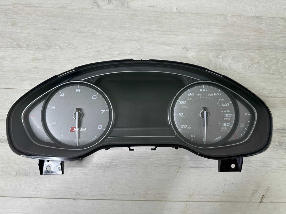 Километраж Audi S8 D4