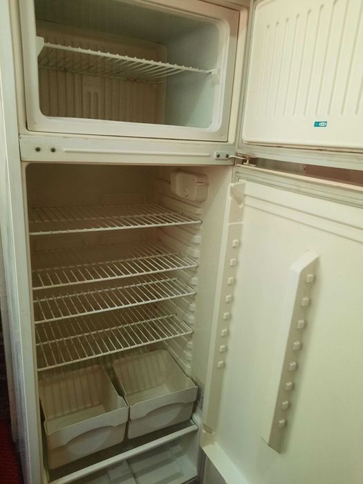 Продам холодильник Stinol