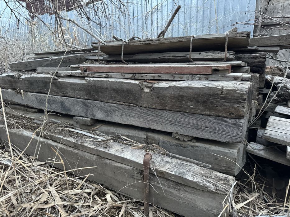 Бревна, стропила, шпалы