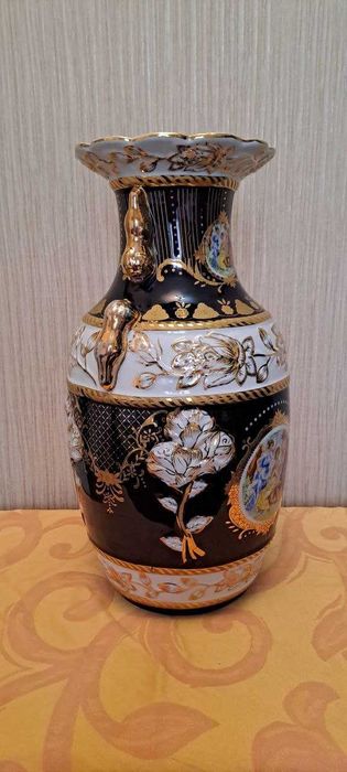 Фарфоровая ваза для интерьера , Япония.