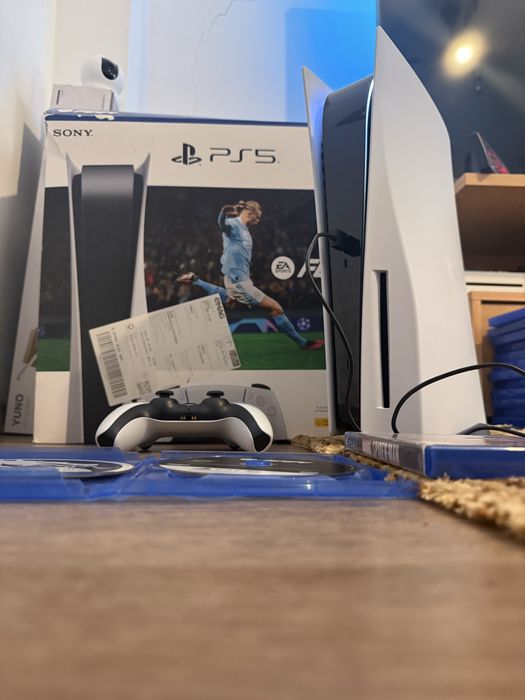 Playstaion 5 1 maneta 2 jocuri  mk xl fc24 la cutie