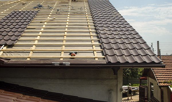 Reparatii acoperis montaj tigla metalica mansarde dulgherie hidroizola