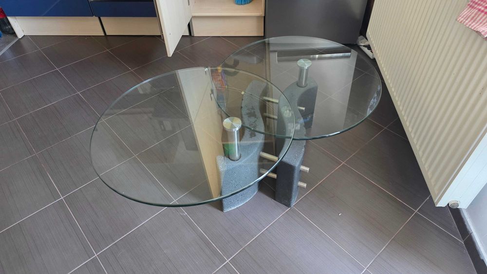 Masuta sufragerie robusta din piatra si sticlamasuta este in stare buna